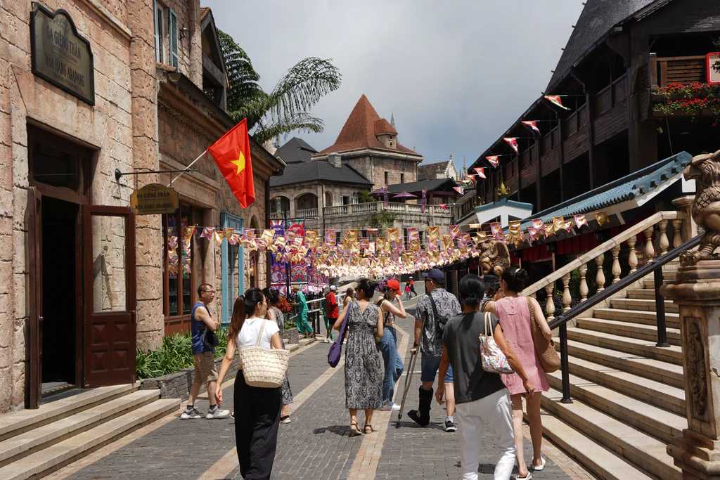 Ho Chi Minh-A must-see attraction in Da Nang! Visit the French-style Sun World Bana Hills