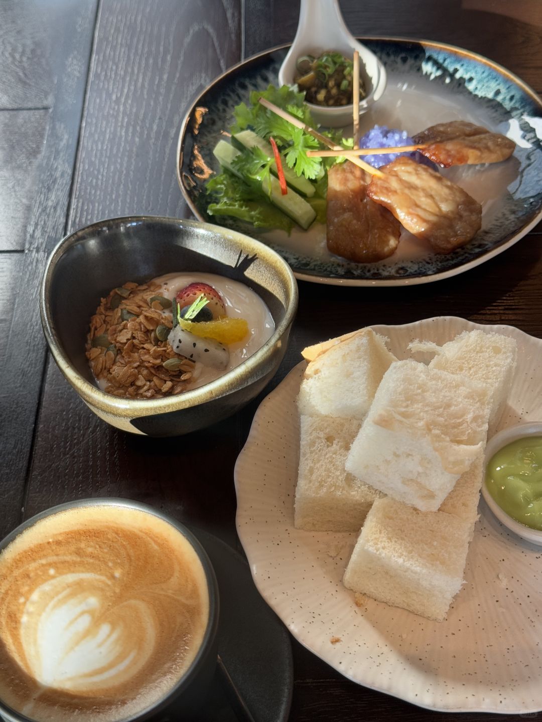 Chiang Mai-Hotel Sensai Nimman Road, Chiang Mai, has large rooms and rich breakfast