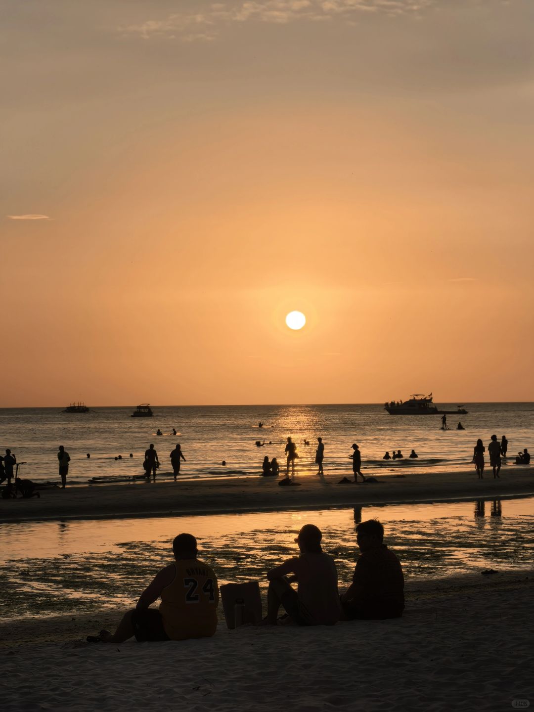 Boracay-The sunset sailing atmosphere Boracay great, embracing the sea and the feeling of freedom