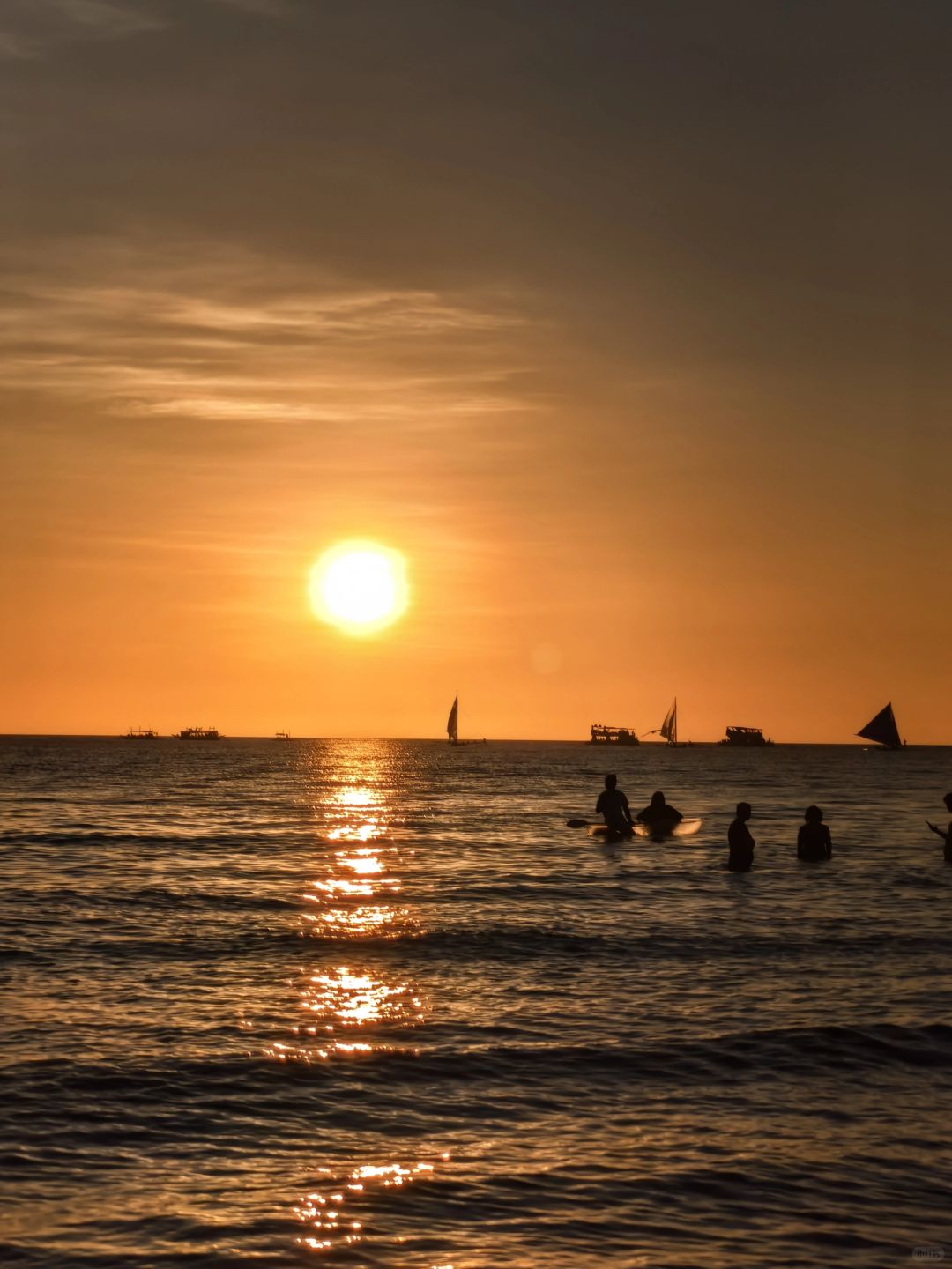 Boracay-The sunset sailing atmosphere Boracay great, embracing the sea and the feeling of freedom