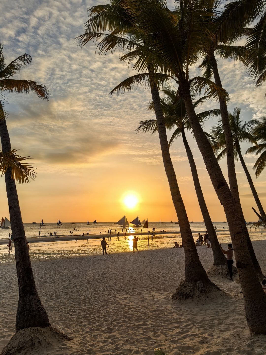 Boracay-The sunset sailing atmosphere Boracay great, embracing the sea and the feeling of freedom