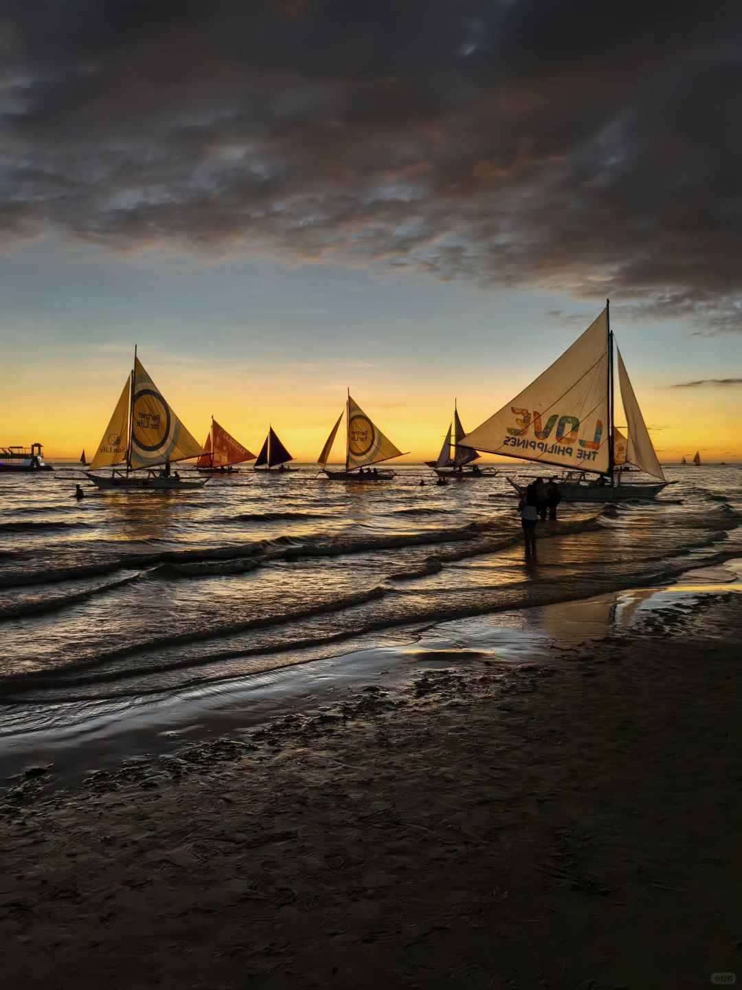 Boracay-The sunset sailing atmosphere Boracay great, embracing the sea and the feeling of freedom
