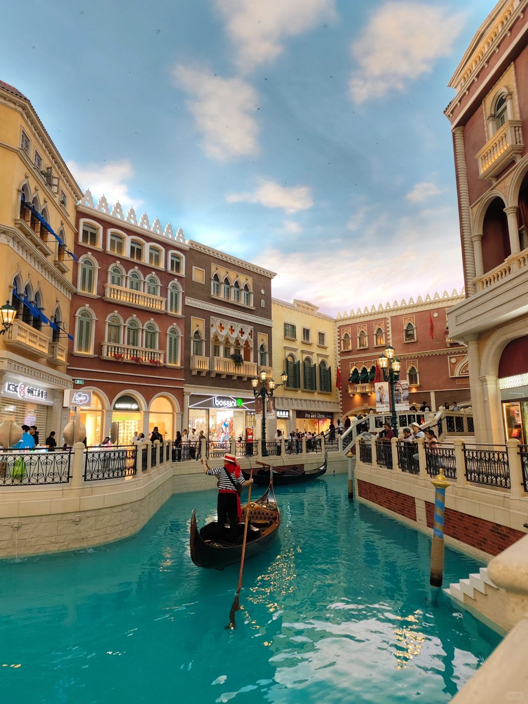 Macao-Zhuhai-Macau one-day tour guide, visit Grand Lisboa, Love Lane and Fisherman's Wharf