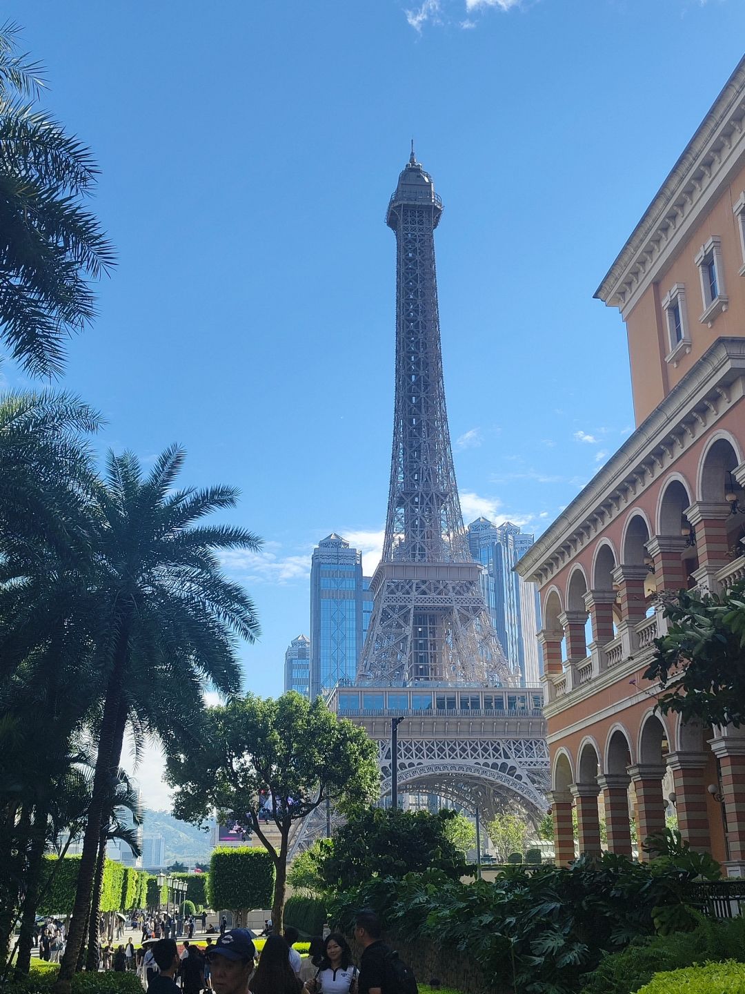 Macao-Zhuhai-Macau one-day tour guide, visit Grand Lisboa, Love Lane and Fisherman's Wharf