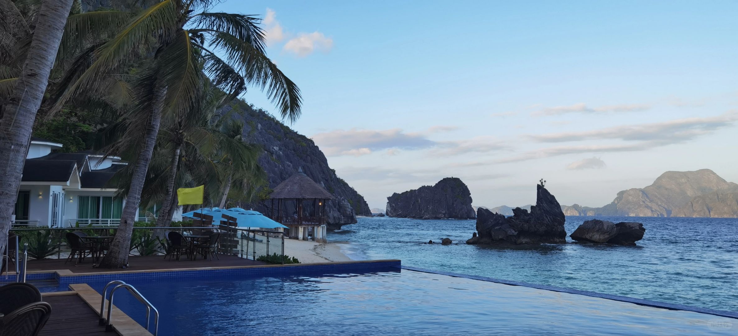 Clark/Angel City-Traveling from Manila to El Nido, I was almost defrauded of $1,000 by a black taxi in Clark