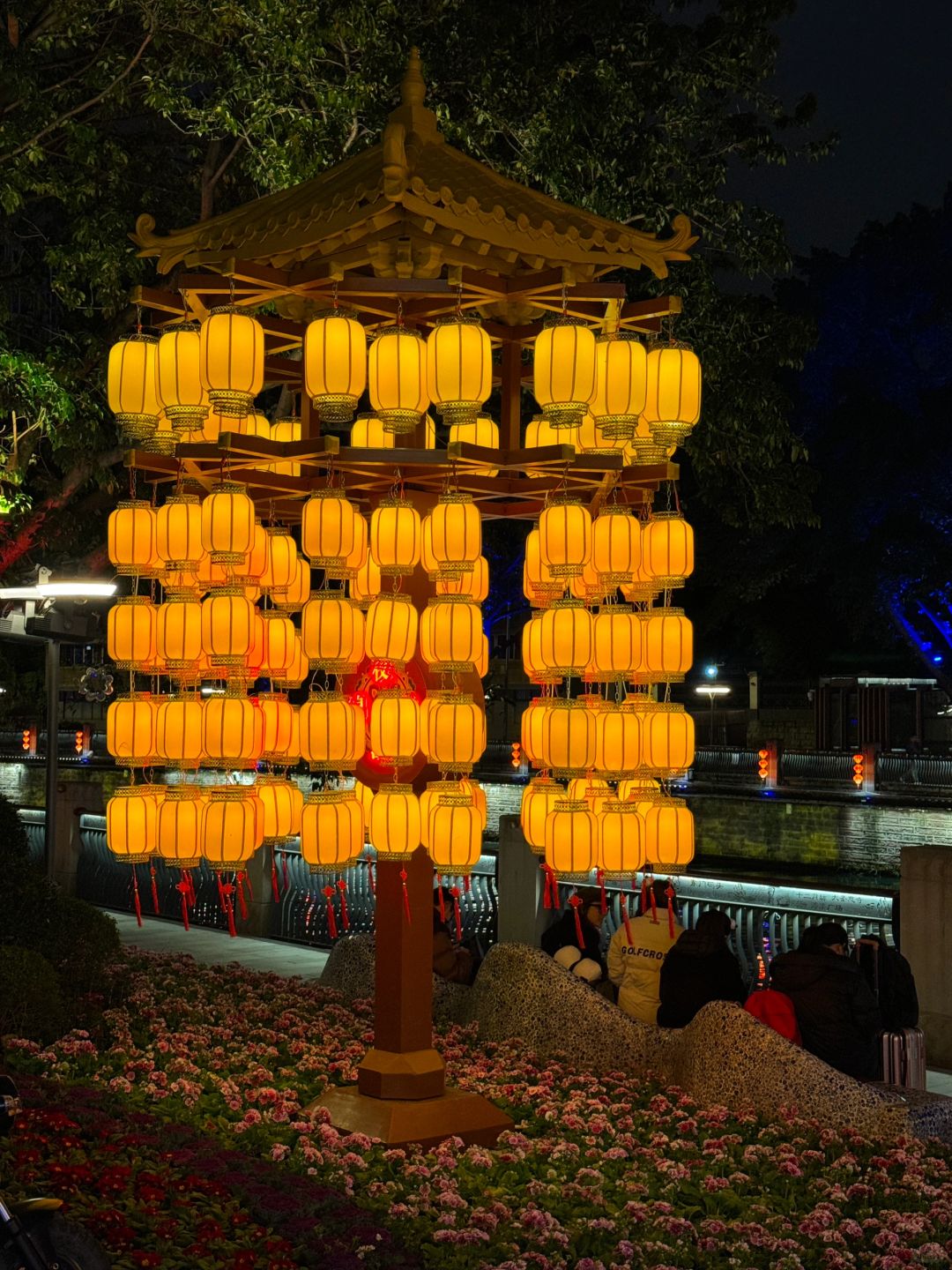 Chengdu/Chongqing-At the East Gate Wharf in Chengdu, there are many interesting pedestrian streets and photography spots along the way!