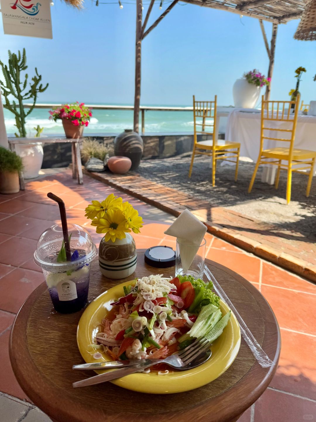 Hua Hin-Chaplu Cafe & Restaurant, Hua Hin Beach sea view, wooden tables and chairs and close to nature