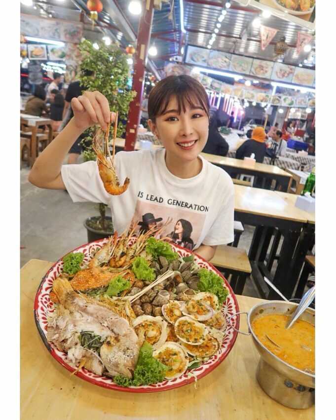 Bangkok-8 Nightlife Markets in Bangkok, Thailand: Specialty Food, Must-eat Food, and Transportation