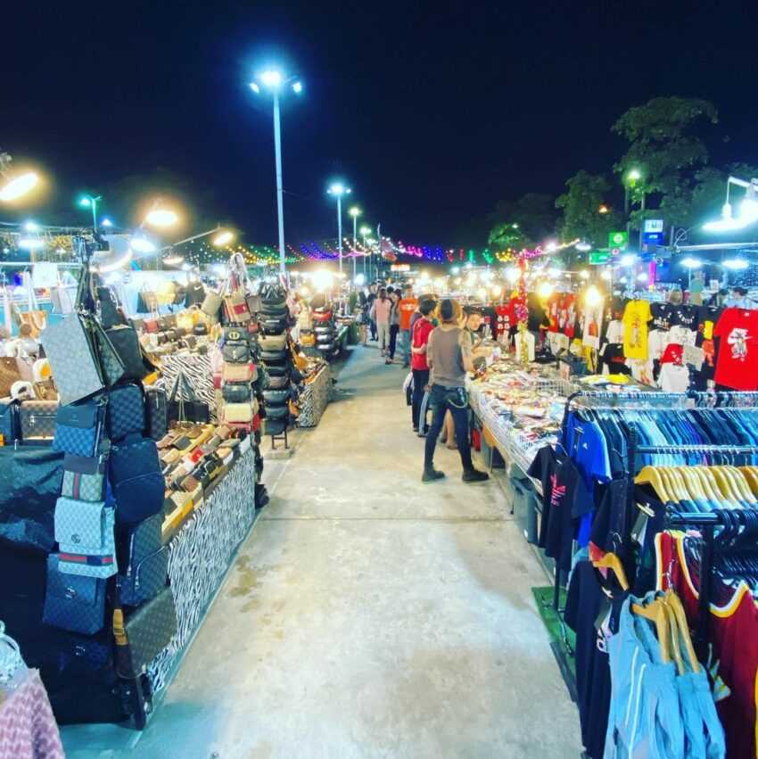 Bangkok-8 Nightlife Markets in Bangkok, Thailand: Specialty Food, Must-eat Food, and Transportation