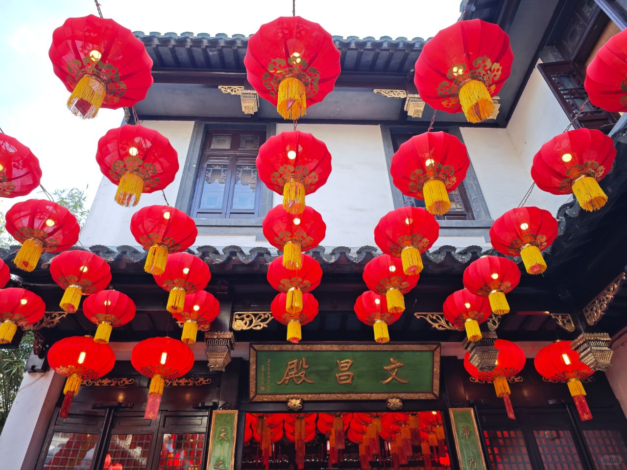 Shanghai/Hangzhou-Chenghuang Temple in Shanghai is a unique Chinese religious culture. Don't make any mistake!