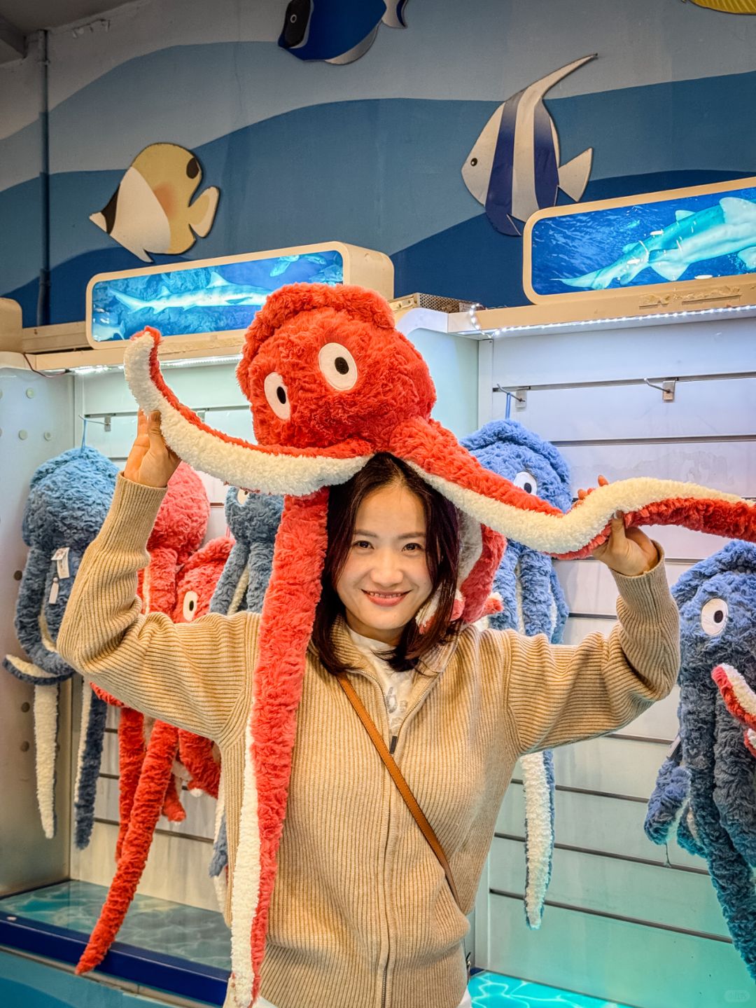 Shanghai/Hangzhou-Shanghai Aquarium has marine creatures from all over the world!Jellyfish are especially beautiful!