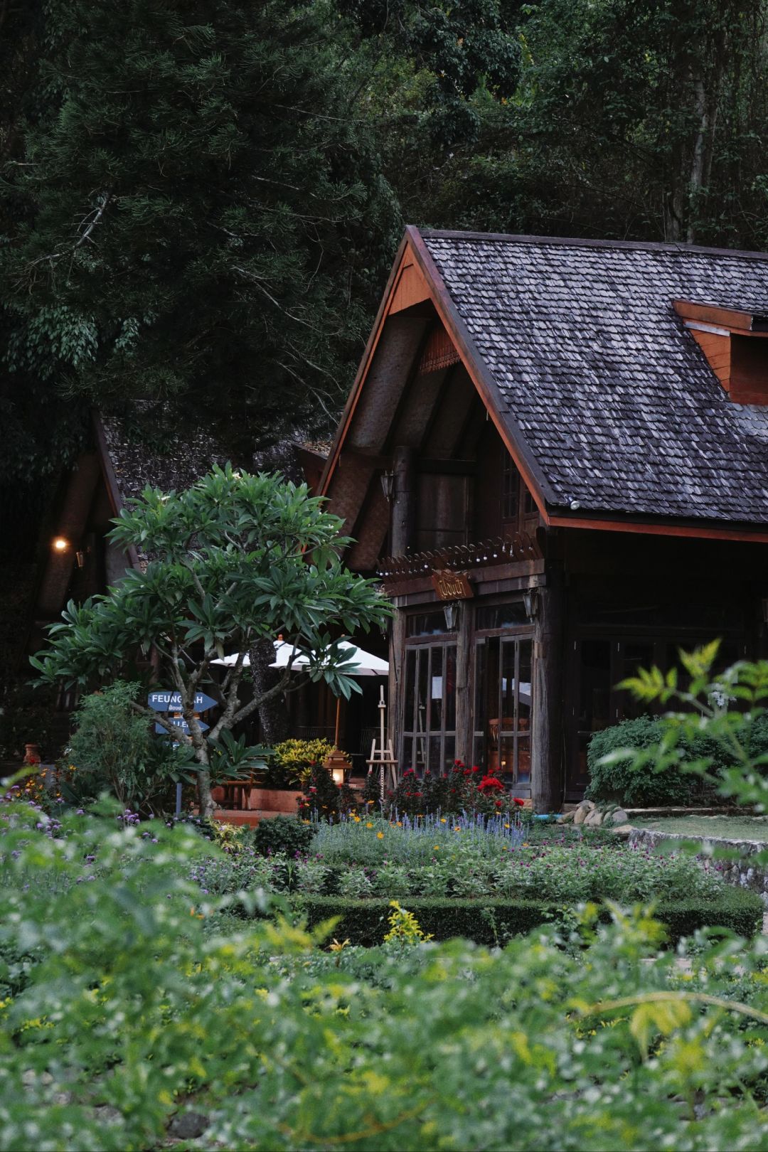 Chiang Mai-Flora Creek, Chiang Mai Forest Garden Hotel, located on mountain 20km from the ancient city