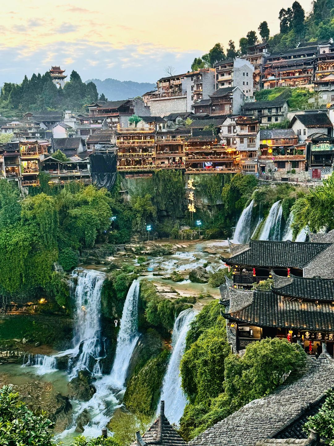 Changsha-Furong Town in Changsha, an ancient town hanging on a waterfall, is very spectacular!