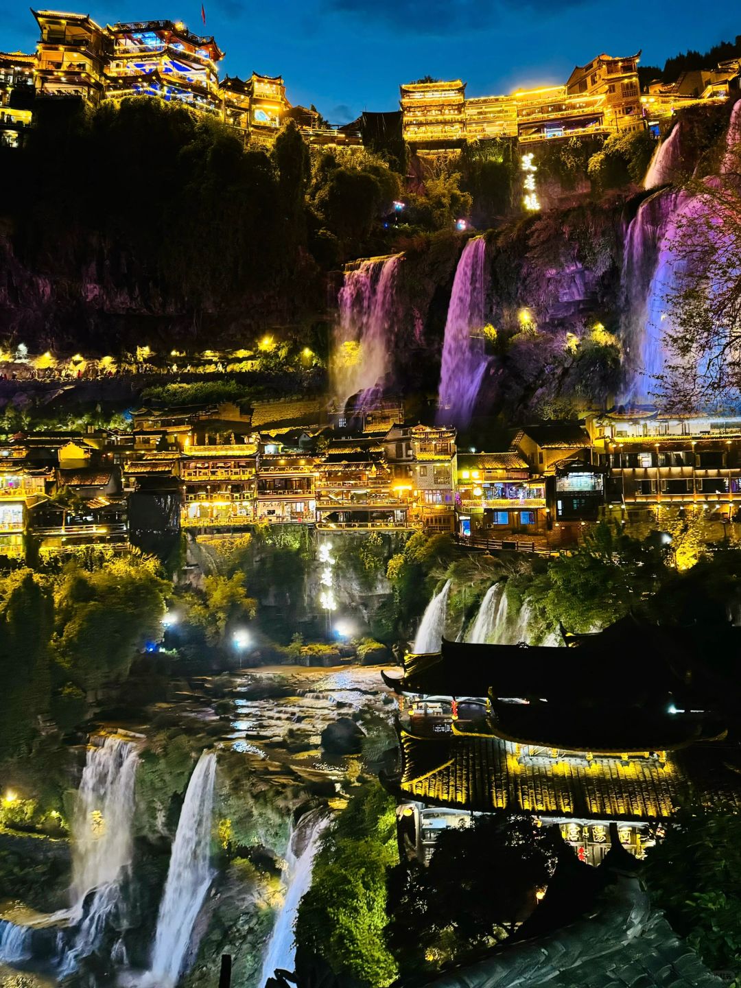 Changsha-Furong Town in Changsha, an ancient town hanging on a waterfall, is very spectacular!