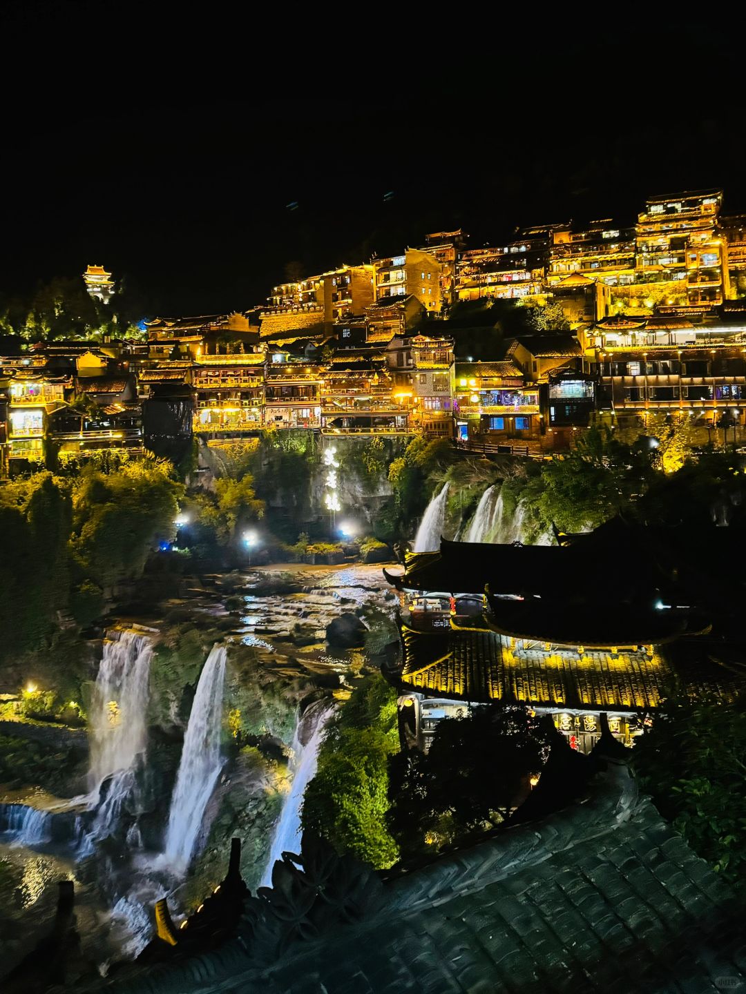 Changsha-Furong Town in Changsha, an ancient town hanging on a waterfall, is very spectacular!