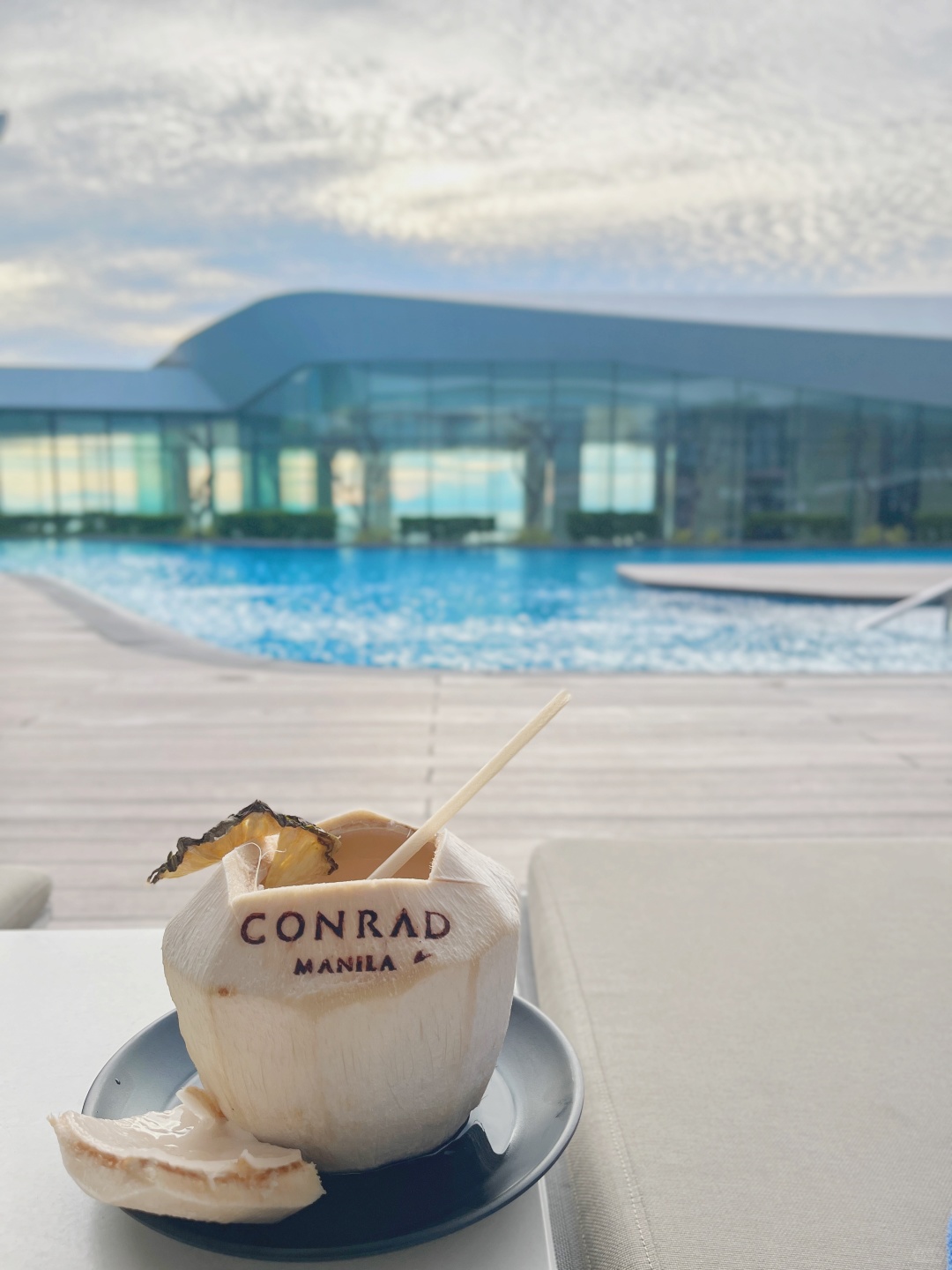 Manila/Luzon-Good places for staycation in Manila. Shangri-La Hotel, Peninsula Hotel and Conrad, etc.