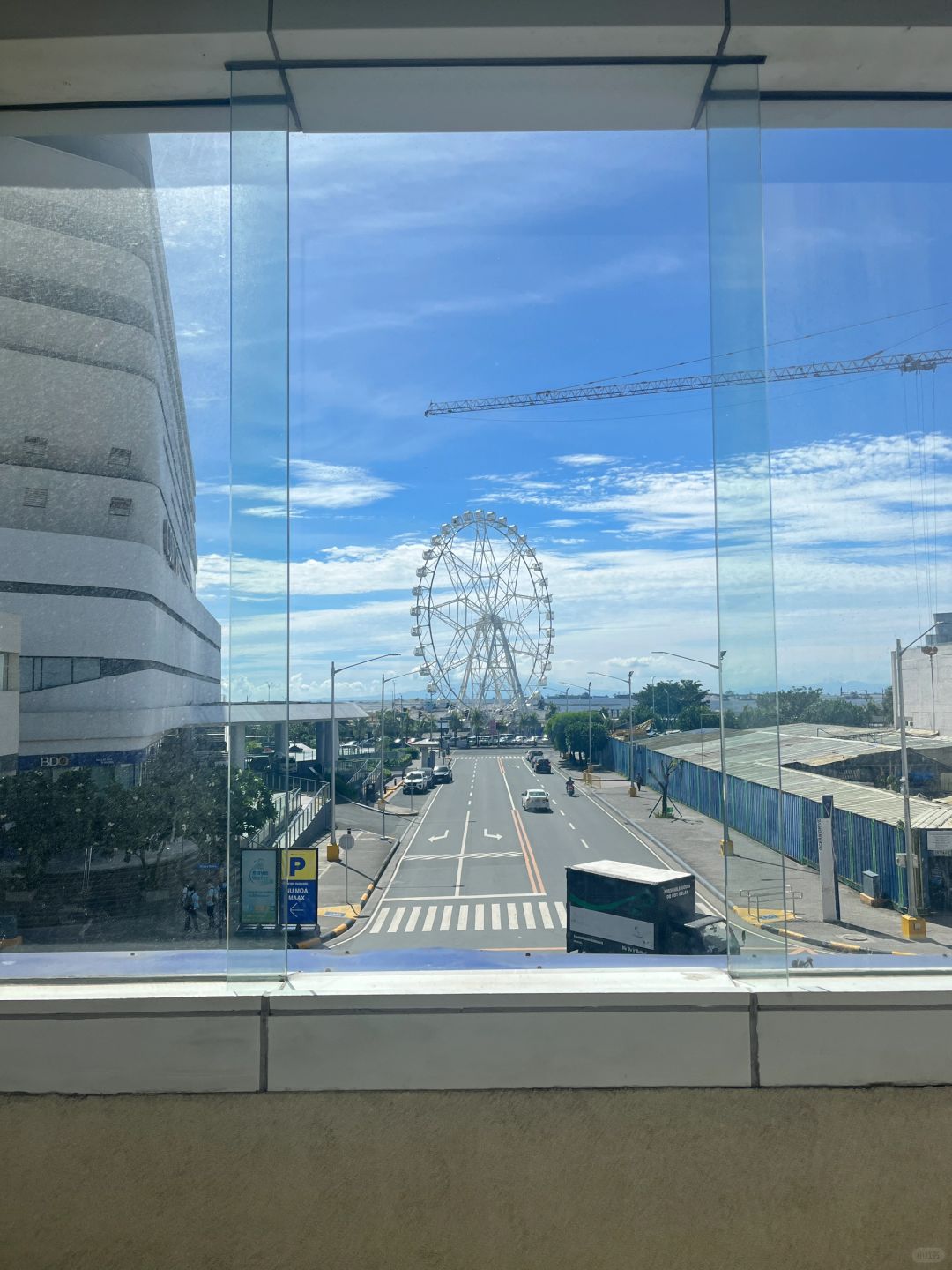 Manila/Luzon-Good places for staycation in Manila. Shangri-La Hotel, Peninsula Hotel and Conrad, etc.