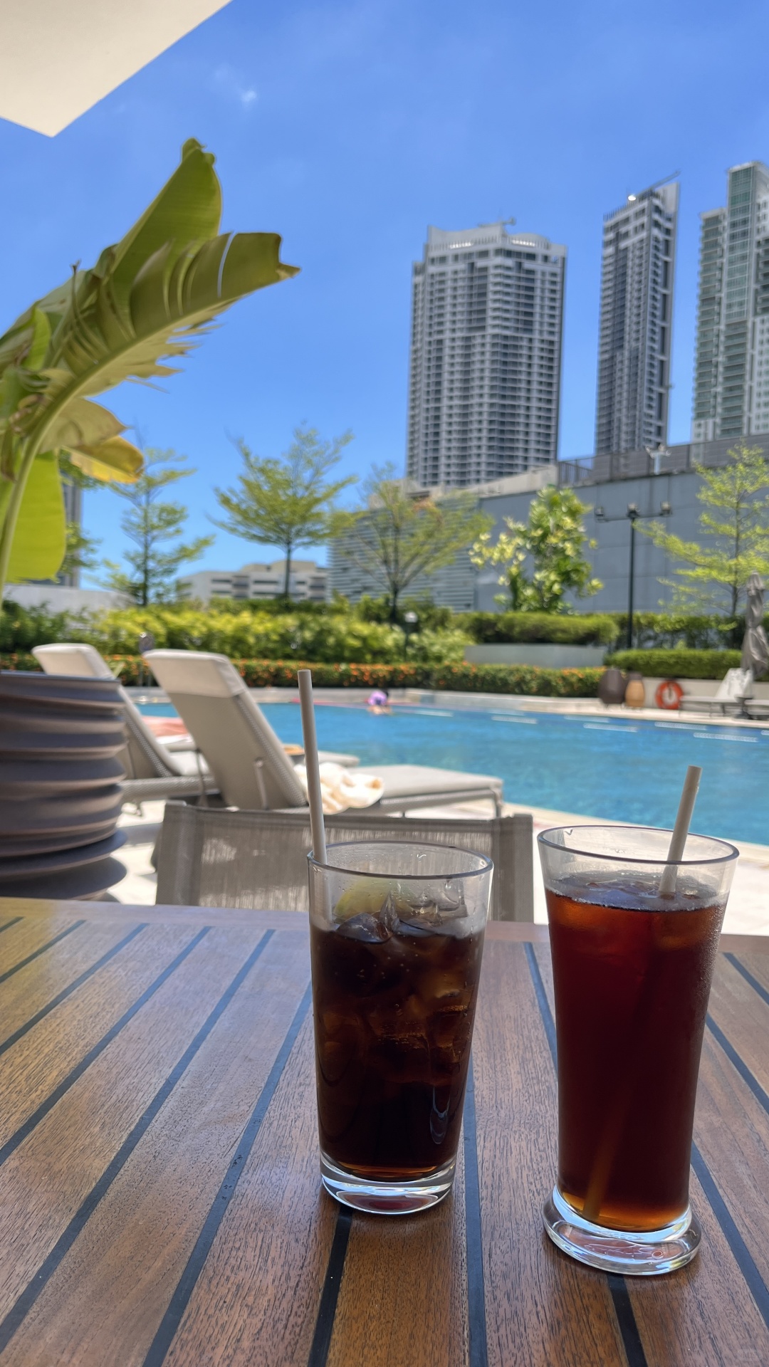 Manila/Luzon-Good places for staycation in Manila. Shangri-La Hotel, Peninsula Hotel and Conrad, etc.