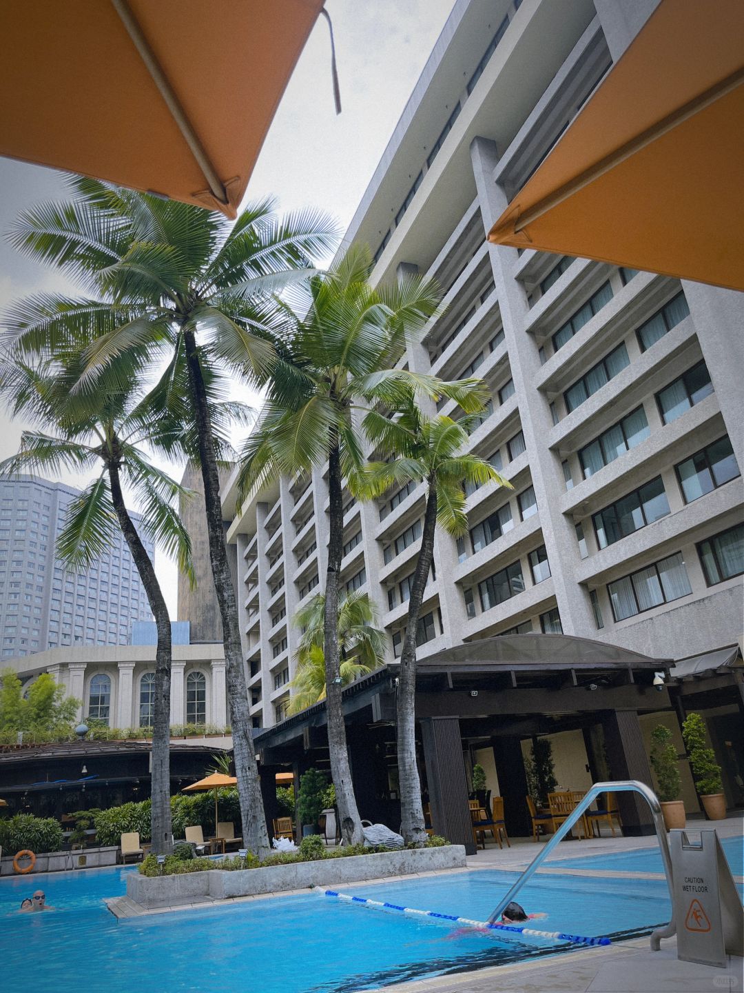 Manila/Luzon-Good places for staycation in Manila. Shangri-La Hotel, Peninsula Hotel and Conrad, etc.