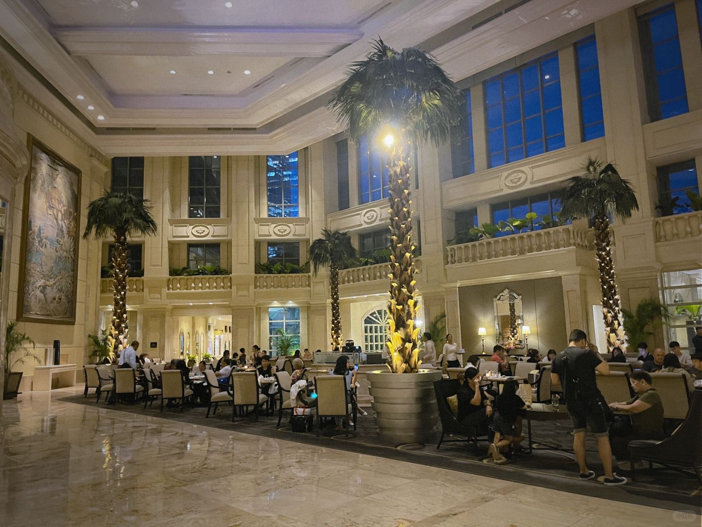 Manila/Luzon-Good places for staycation in Manila. Shangri-La Hotel, Peninsula Hotel and Conrad, etc.