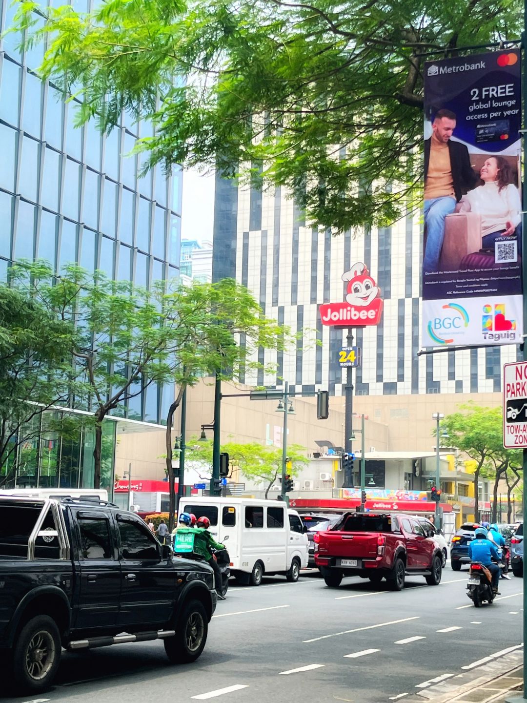 Manila/Luzon-Good places for staycation in Manila. Shangri-La Hotel, Peninsula Hotel and Conrad, etc.