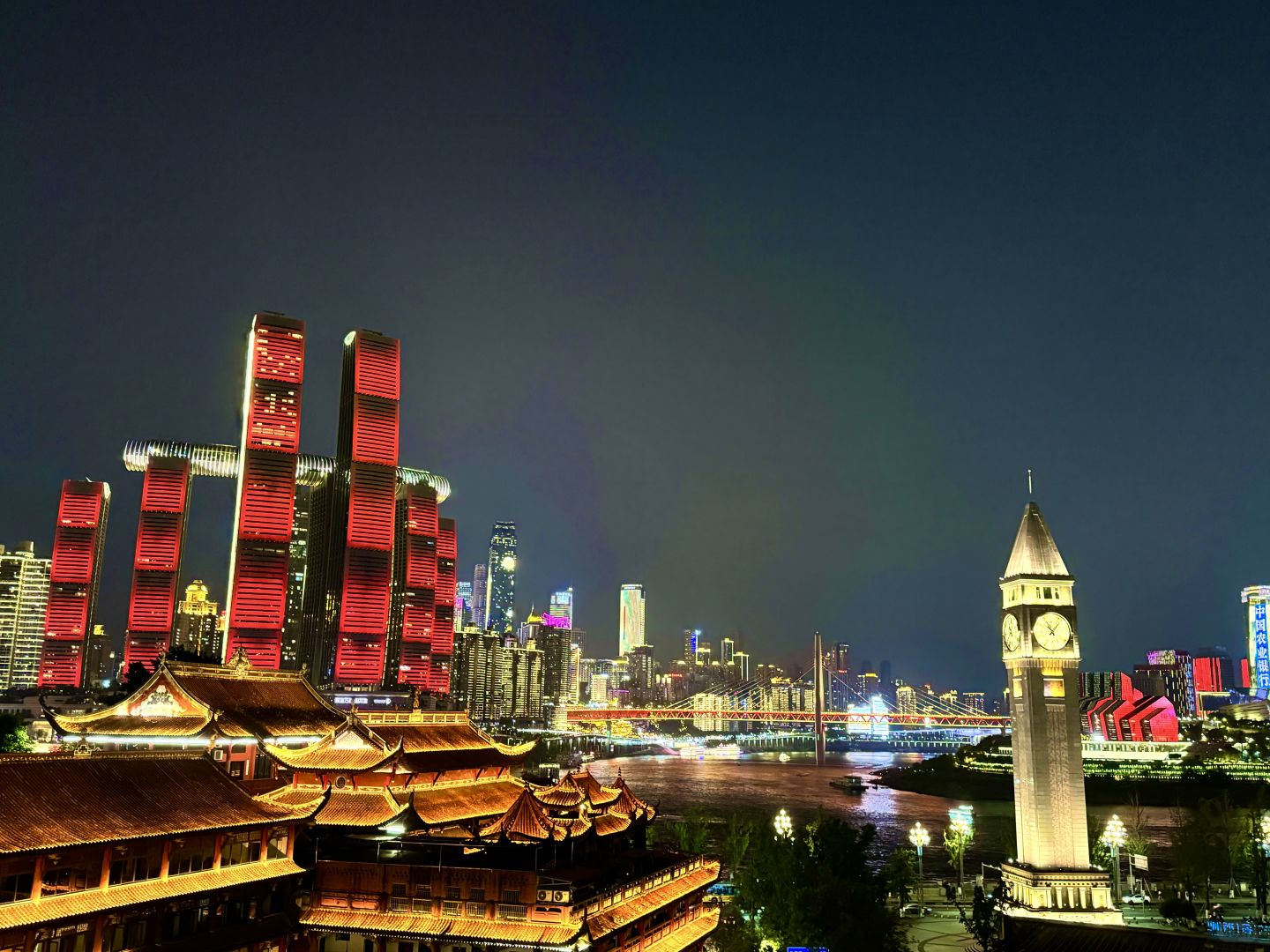 Chengdu/Chongqing-Go to Longmenhao in Chongqing and experience the authentic mountain city features!