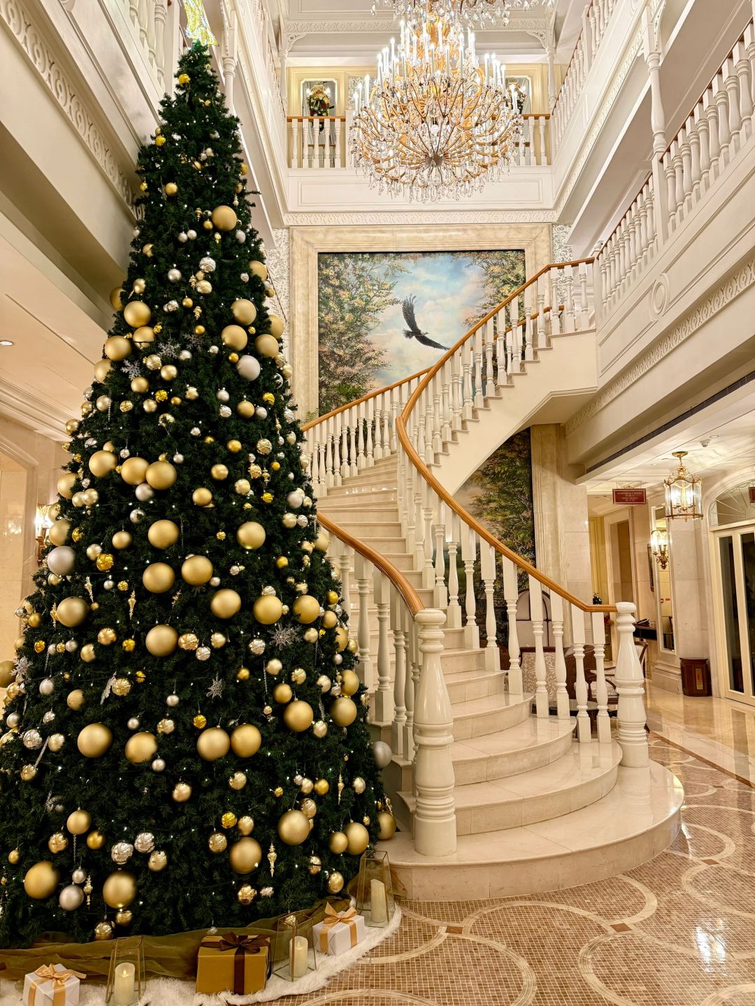 Macao-Rocks Hotel in Macau Old Town with sea view, full of life, retro and exquisite decoration
