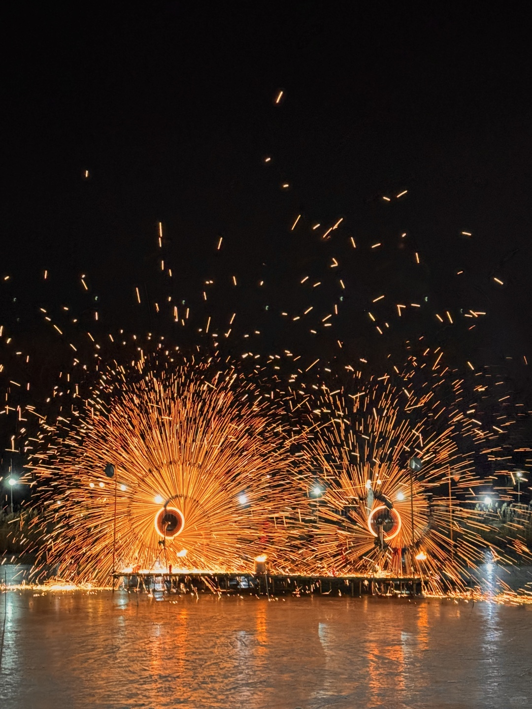 Beijing/Tianjin-Beijing Daoxianghu Park has a performance of making iron flowers, and every time I watch it, I am shocked!