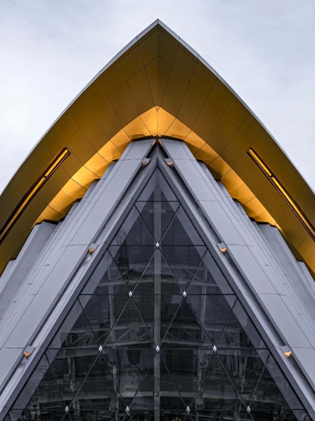 Bangkok-Iconsiam, Shopping mall in Bangkok, is home to international brands and gourmet food