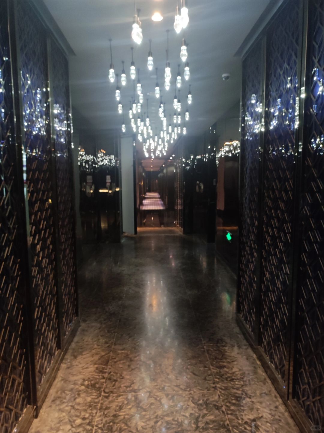 Beijing/Tianjin-Sofitel Beijing Hotel, bathrooms and toilets are full of traces of previous stays!