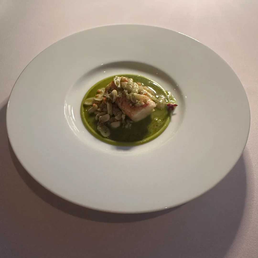 Singapore-Singapore's two-Michelin-starred Saint Pierre French restaurant offers a light show and fountain in the evening