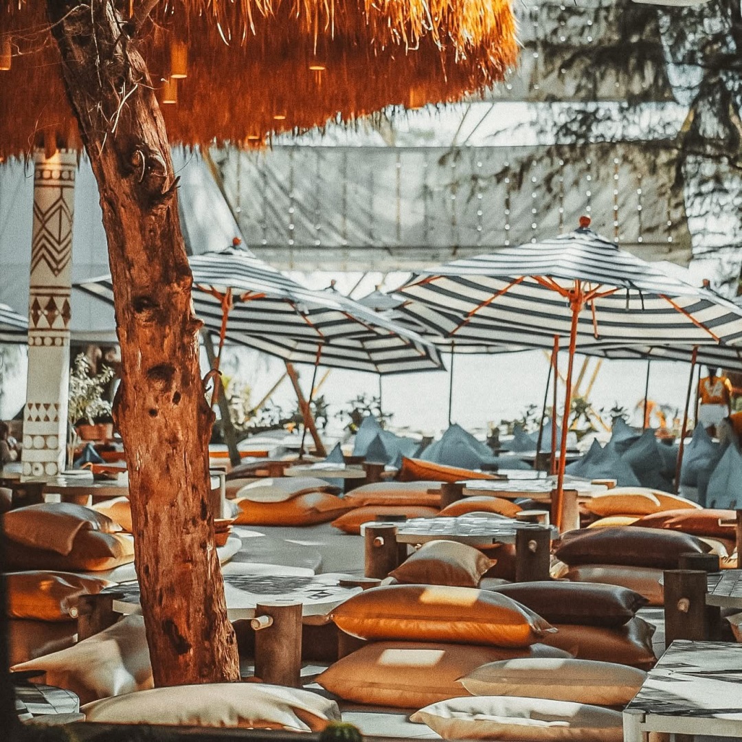 Pattaya-List of the best restaurants for sunset in Pattaya (with reviews). 3 Mermaids, House of Benedict and Cave Beach Club