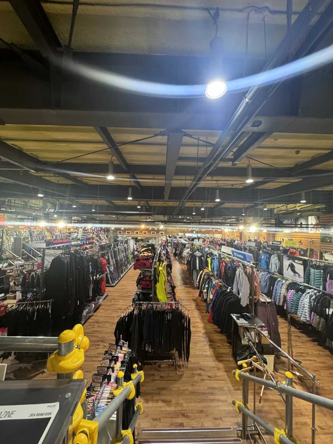 Sapporo/Hokkaido-石井スポーツ Arc'teryx store in Hokkaido, Beta Alpha is very complete! Most of the popular colors are available!