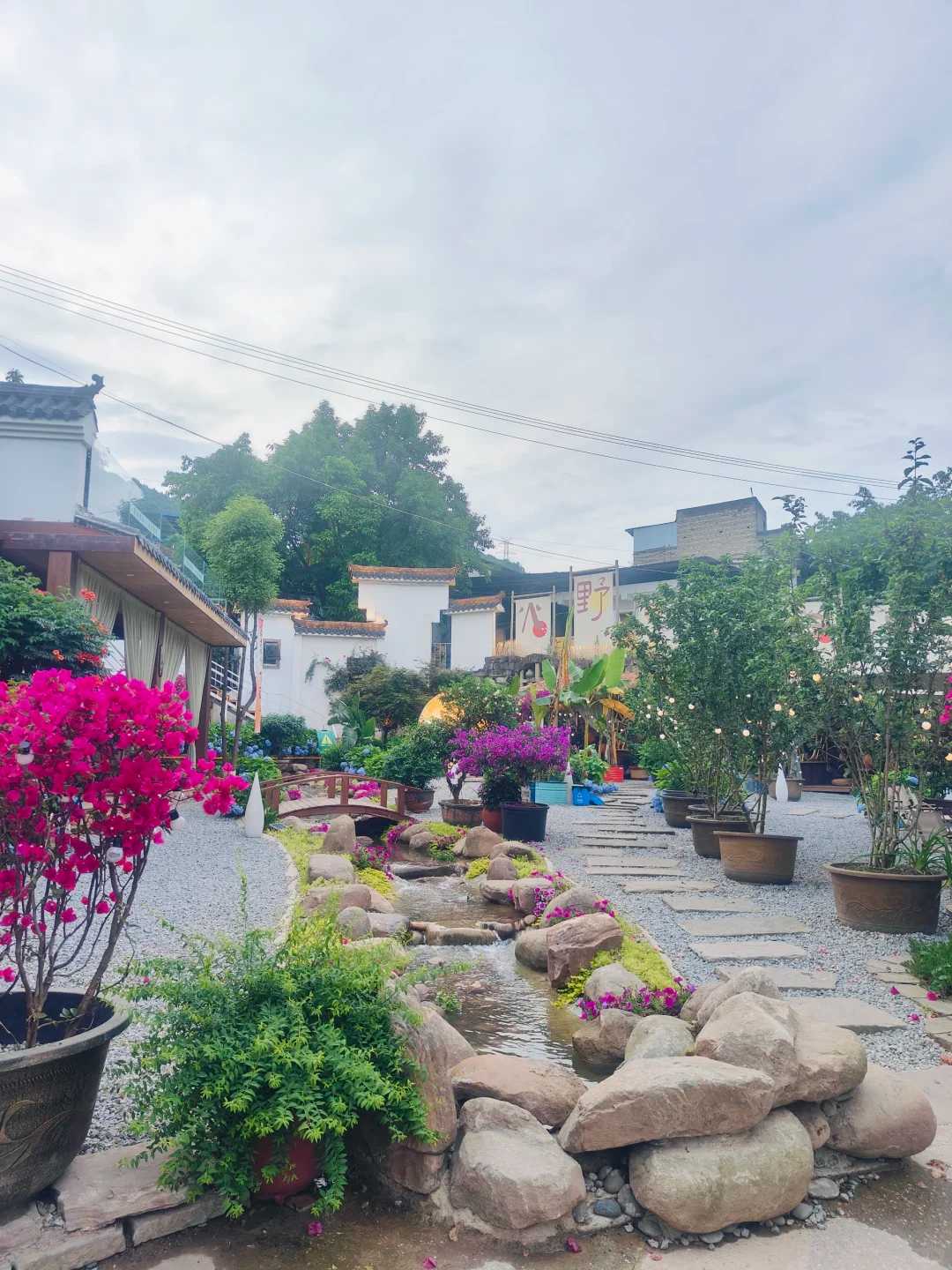 Chengdu/Chongqing-Chongqing Xianlongjing Hotpot Park (Nanshan Main Store), there are wonderful live performances in the evening