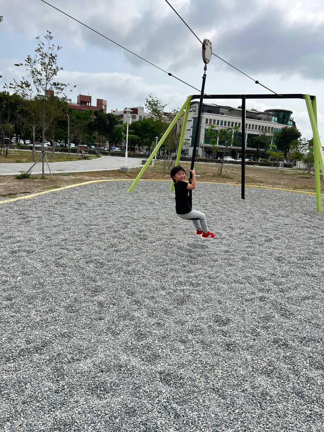 Taiwan-Tainan Healthy Oasis Park has interesting amusement facilities, including three slides, which are fun and exciting.