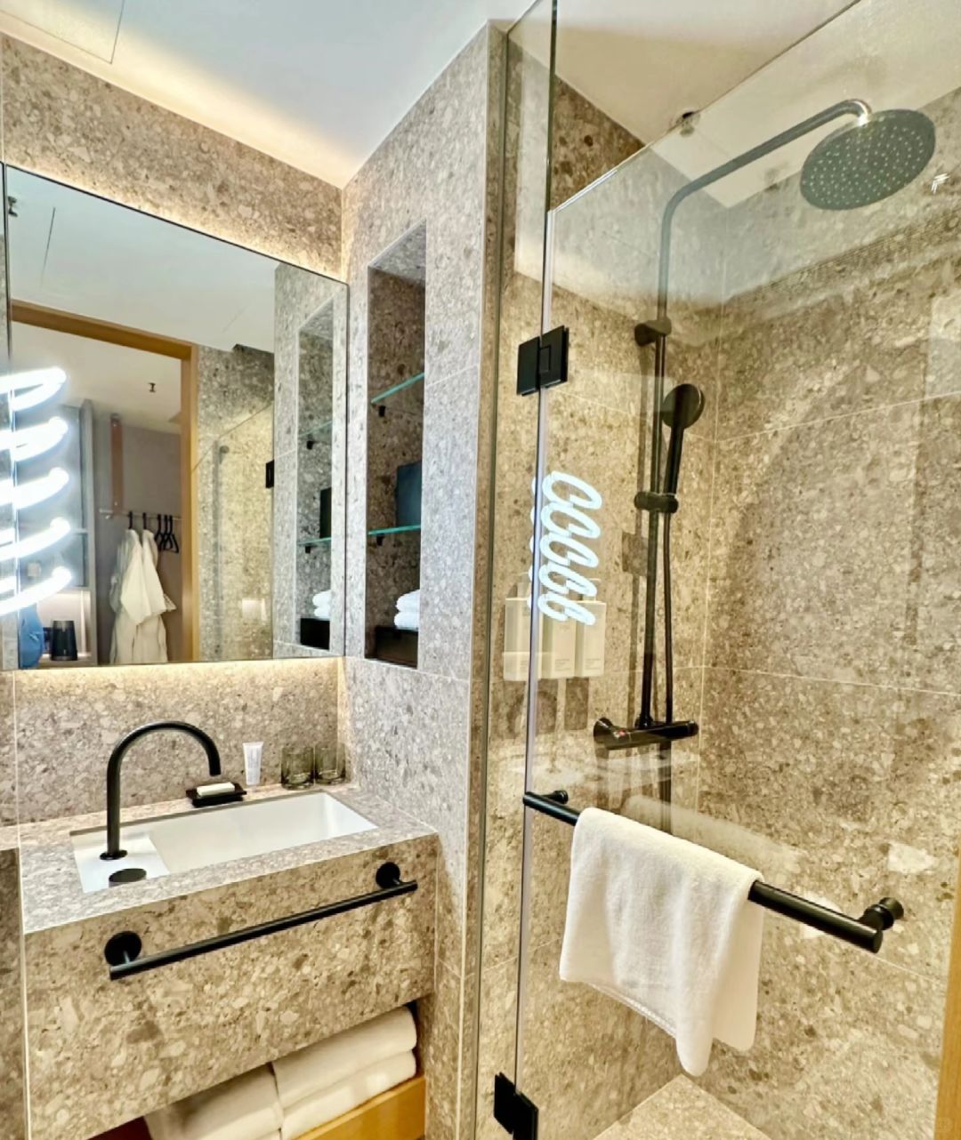 Hong kong-Reviews and recommendations of The Monarch, The Langham, Kerry and AKI MGallery hotels in Hong Kong