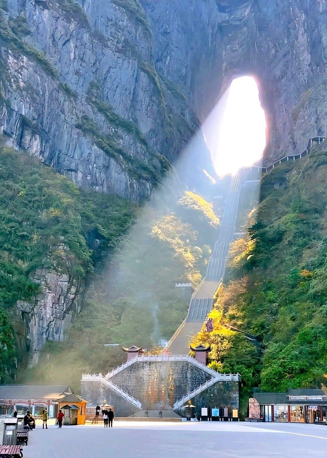 Changsha-Changsha, Shaoshan, Zhangjiajie and Fenghuang Ancient Town are popular tourist destinations in Hunan. Travel route planning