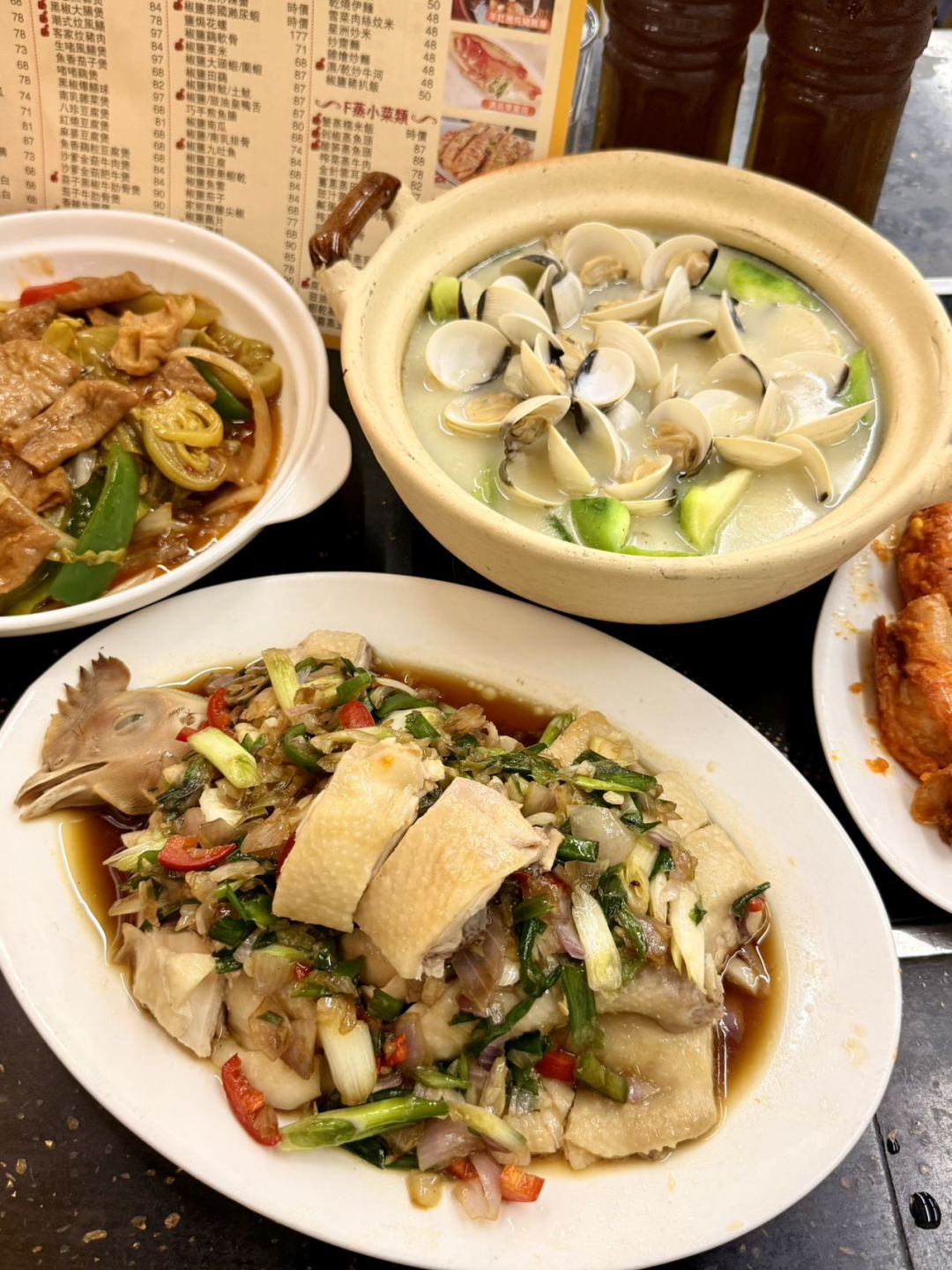 Macao-Colorful food stalls in Taipa, Macau, taste the local stir-fried food in Macau
