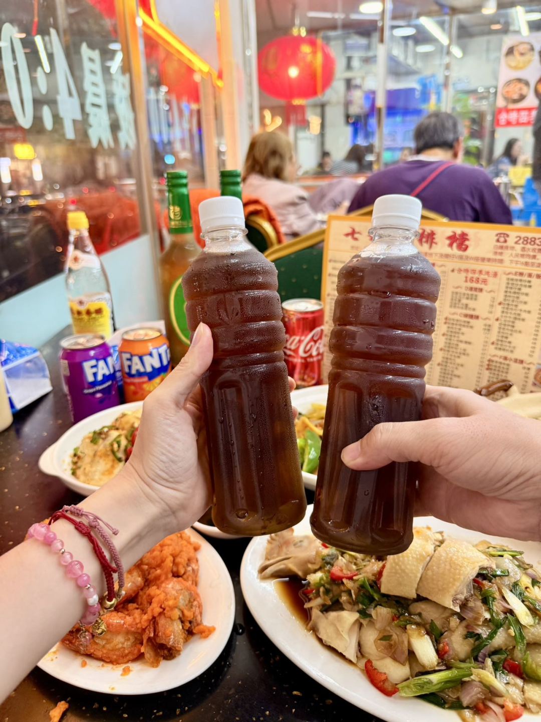 Macao-Colorful food stalls in Taipa, Macau, taste the local stir-fried food in Macau