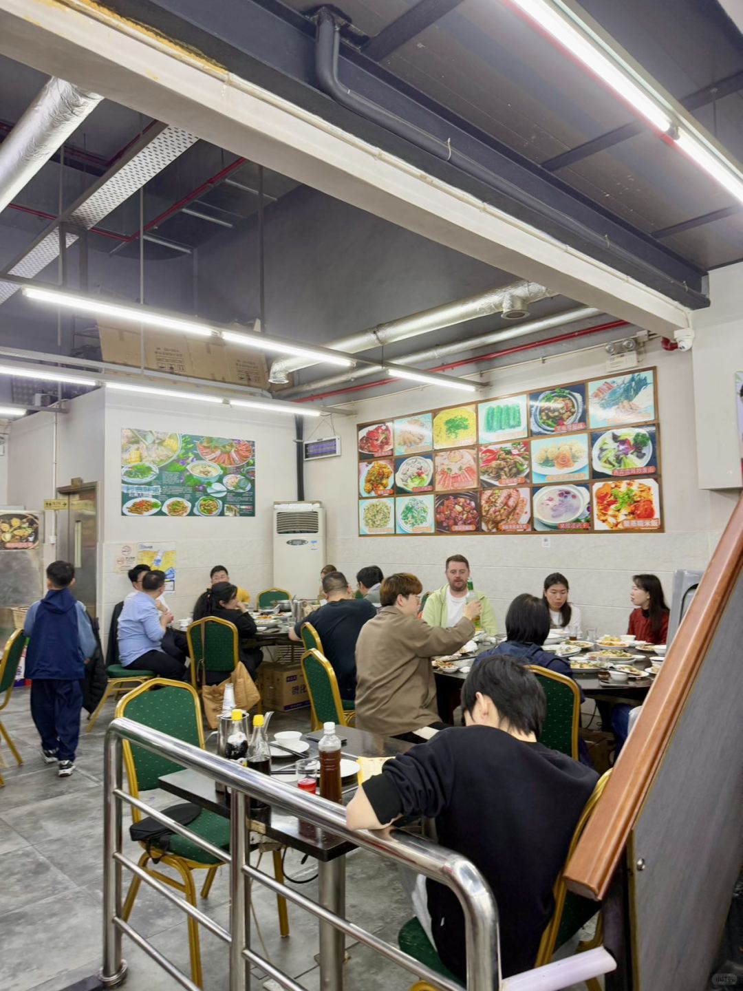 Macao-Colorful food stalls in Taipa, Macau, taste the local stir-fried food in Macau
