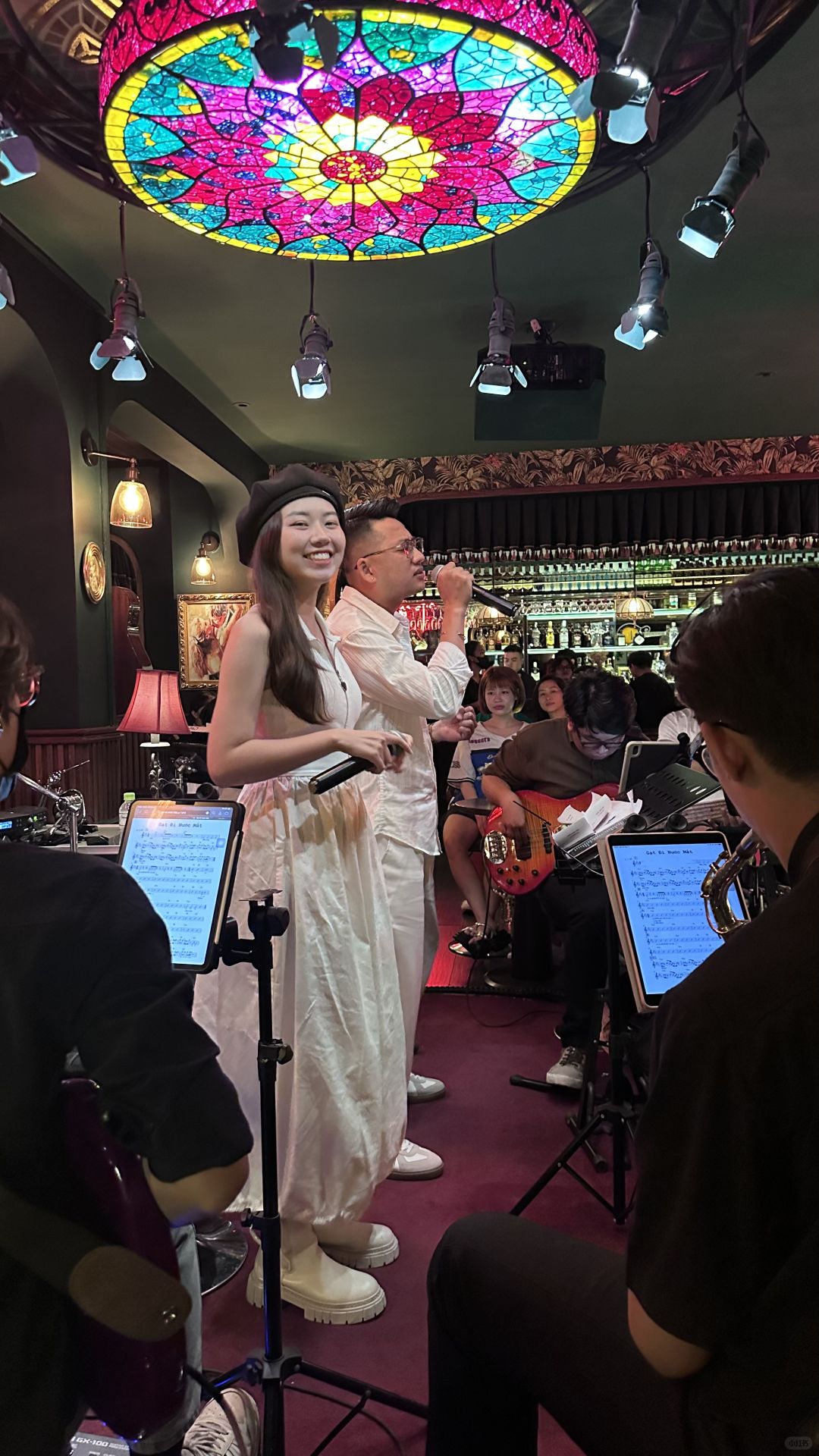 Ho Chi Minh-Acoustic Emotion Talks Bar, the singing, lighting and atmosphere directly captured my heart