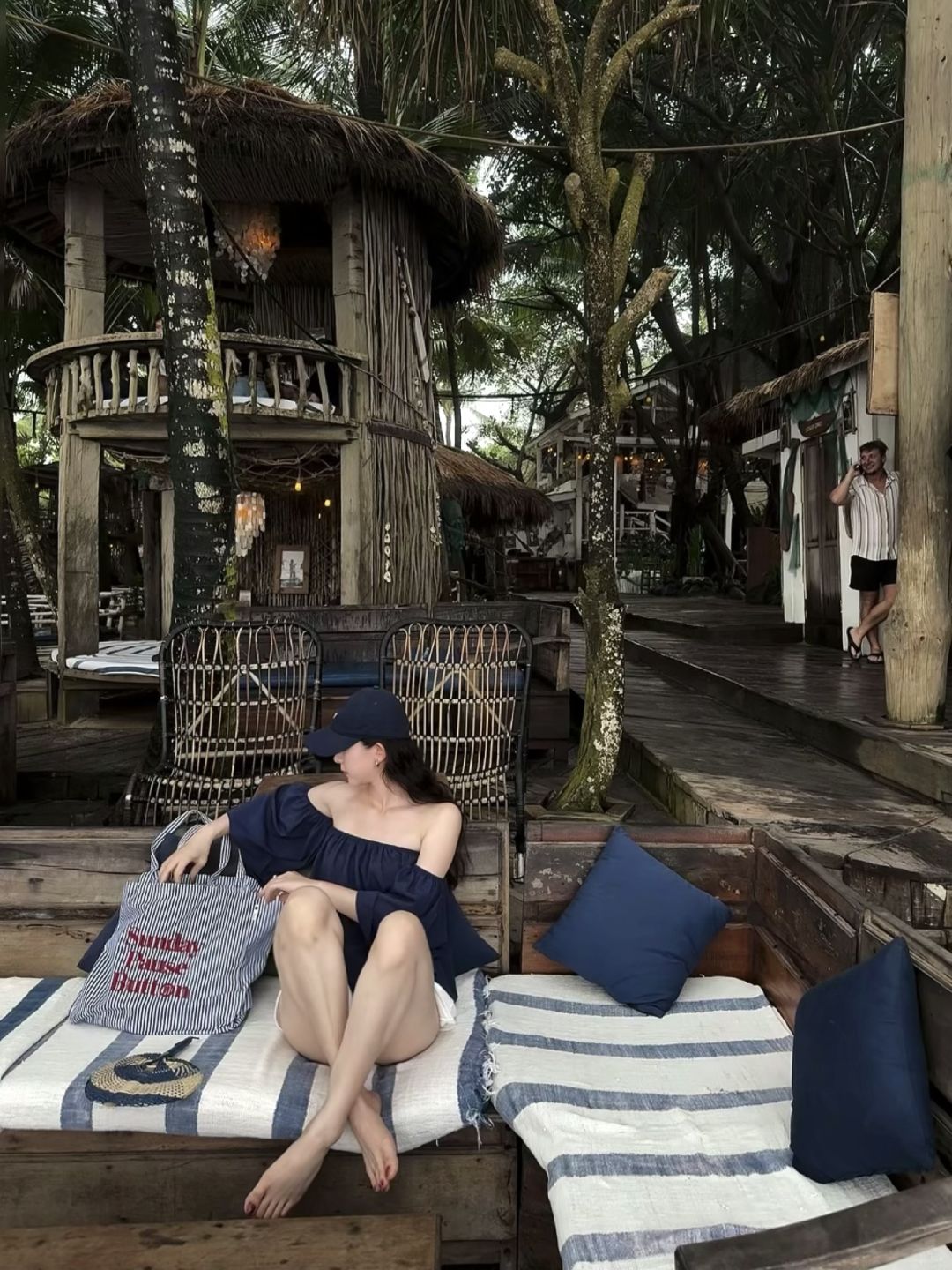 Bali-Bali La brisa Sunday Market, buy a variety of skirts, bikinis, handicrafts, aromatherapy and accessories