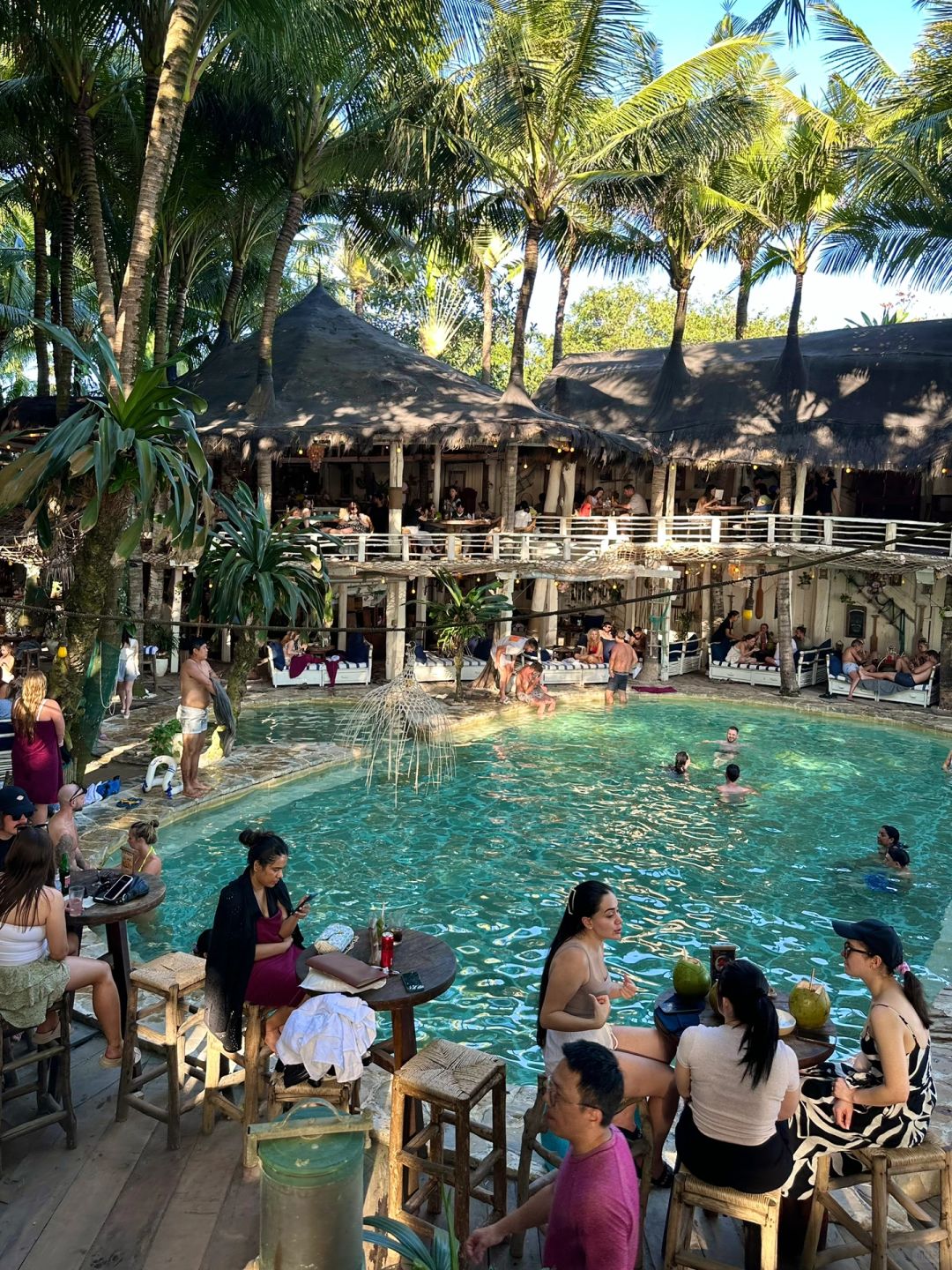 Bali-Bali La brisa Sunday Market, buy a variety of skirts, bikinis, handicrafts, aromatherapy and accessories