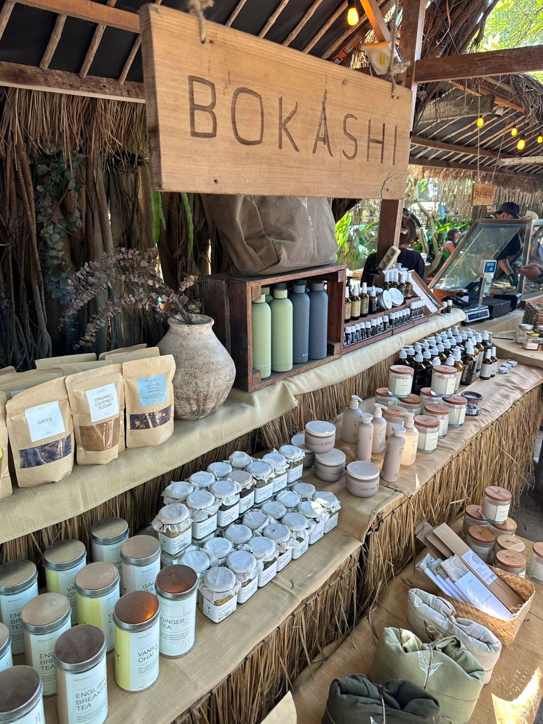 Bali-Bali La brisa Sunday Market, buy a variety of skirts, bikinis, handicrafts, aromatherapy and accessories