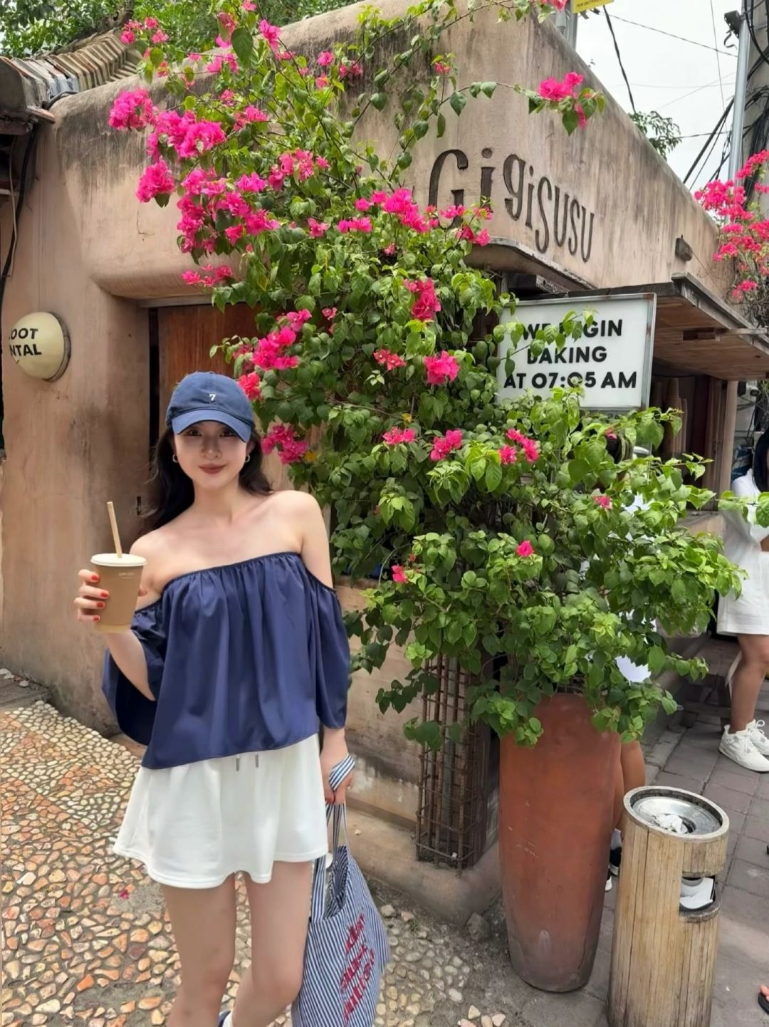Bali-Bali La brisa Sunday Market, buy a variety of skirts, bikinis, handicrafts, aromatherapy and accessories