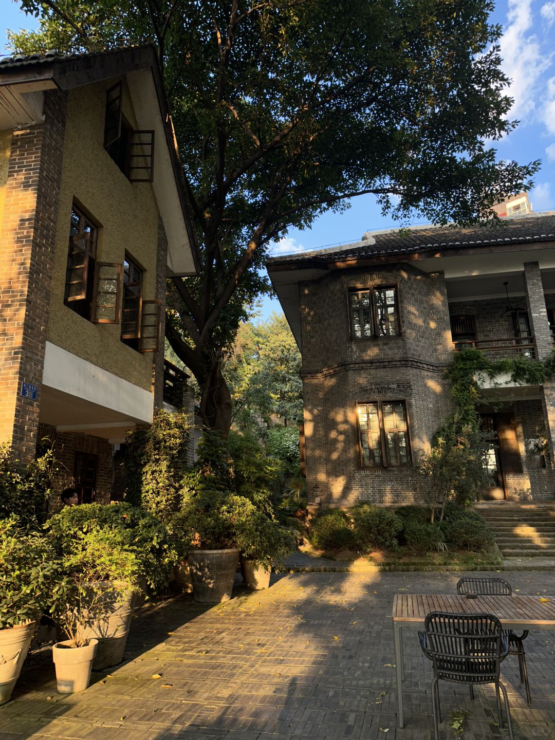 Chengdu/Chongqing-Sunyata B&B Hotel at the bottom of Nanbin Road, a villa building from the Republic of China period