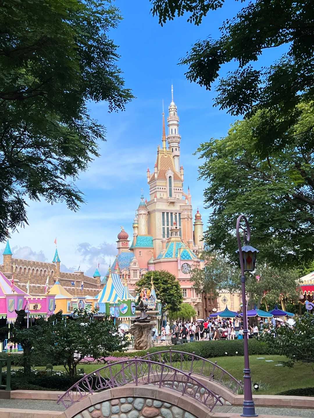 Hong kong-A fairytale world, back to childhood. A practical guide for a one-day trip to Hong Kong Disneyland