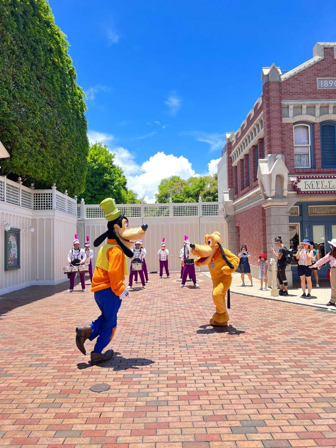 Hong kong-A fairytale world, back to childhood. A practical guide for a one-day trip to Hong Kong Disneyland