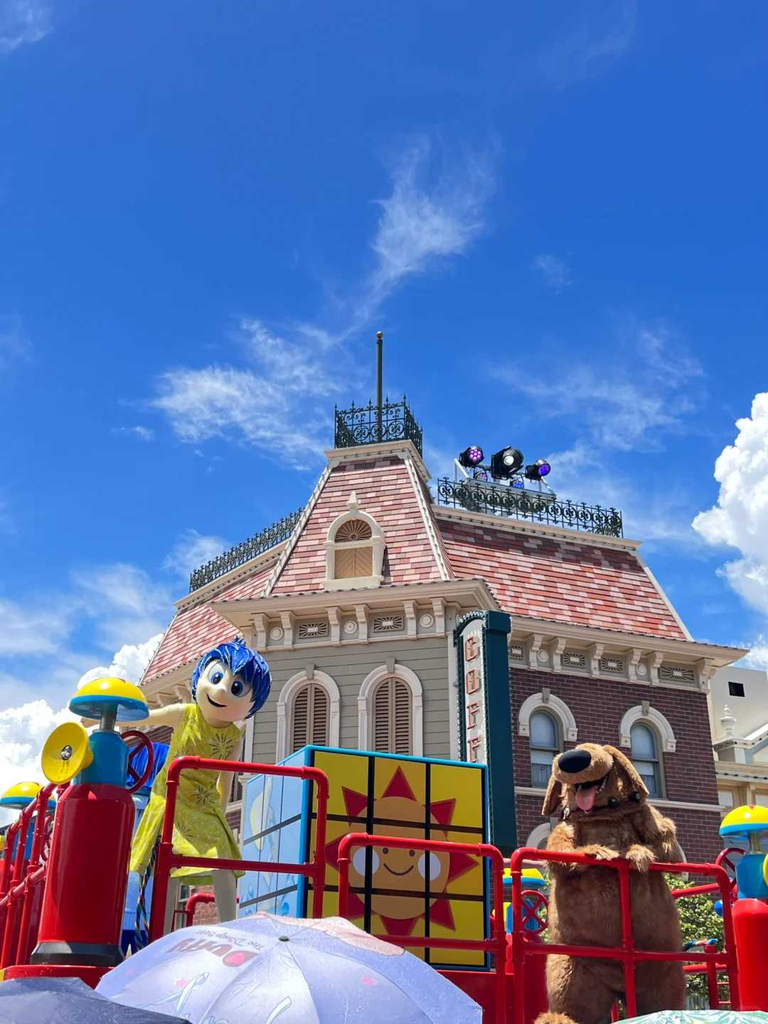 Hong kong-A fairytale world, back to childhood. A practical guide for a one-day trip to Hong Kong Disneyland