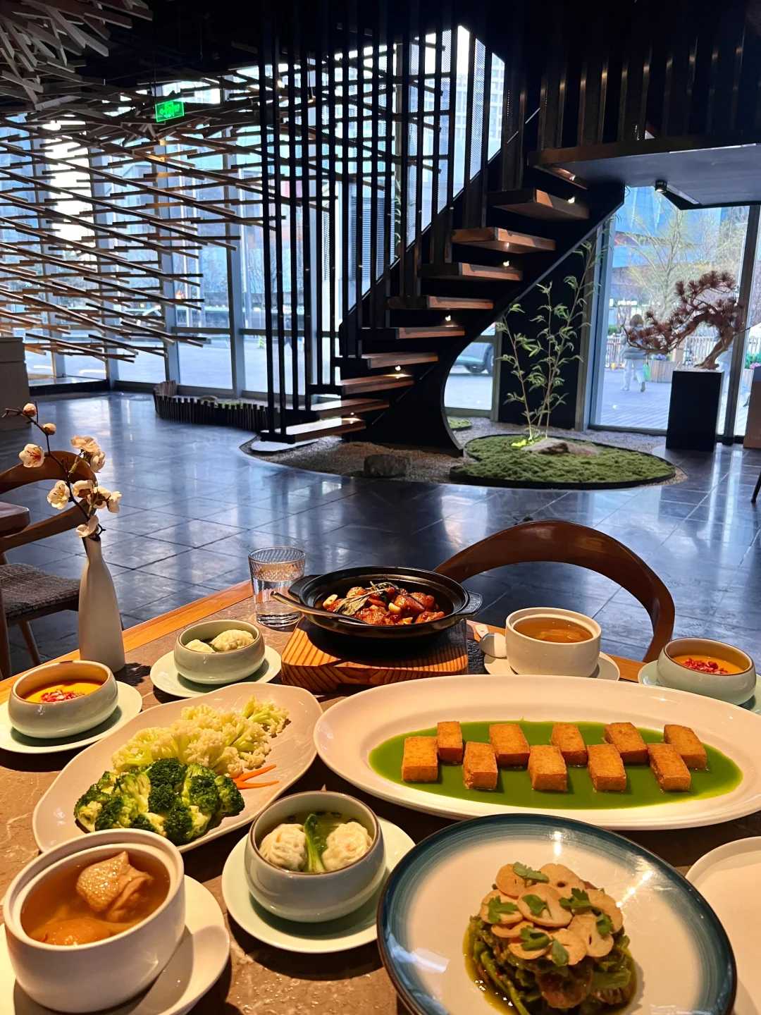 Beijing/Tianjin-Beijing Black Pearl Restaurant Chunlu, a spring food feast in a dark-lit restaurant